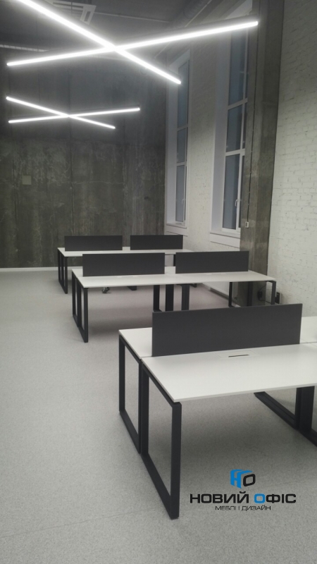 Стильний білий офісний стіл з чорними ніжками 140х75х70 kqd-1470  | Фото - 3